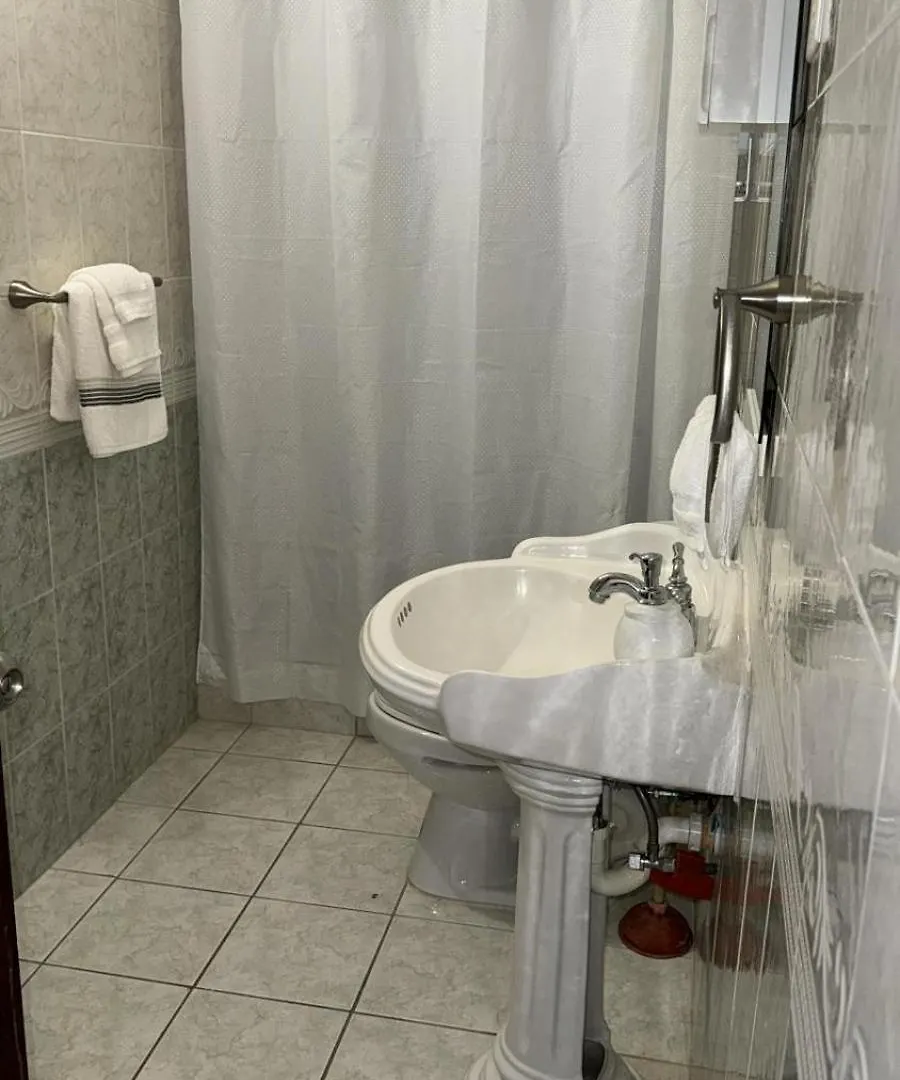 סלינס Playa Apartments בית הארחה